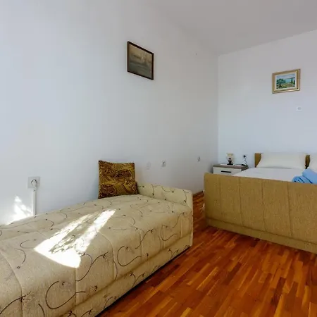 Niko Apartment