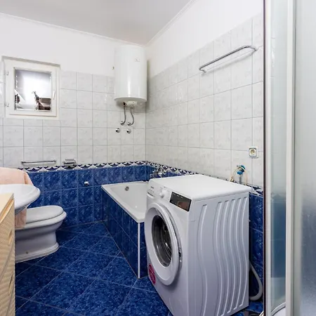 Niko Apartment *