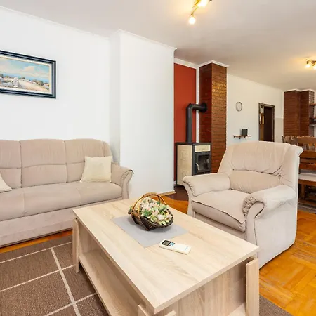 Niko Apartment *